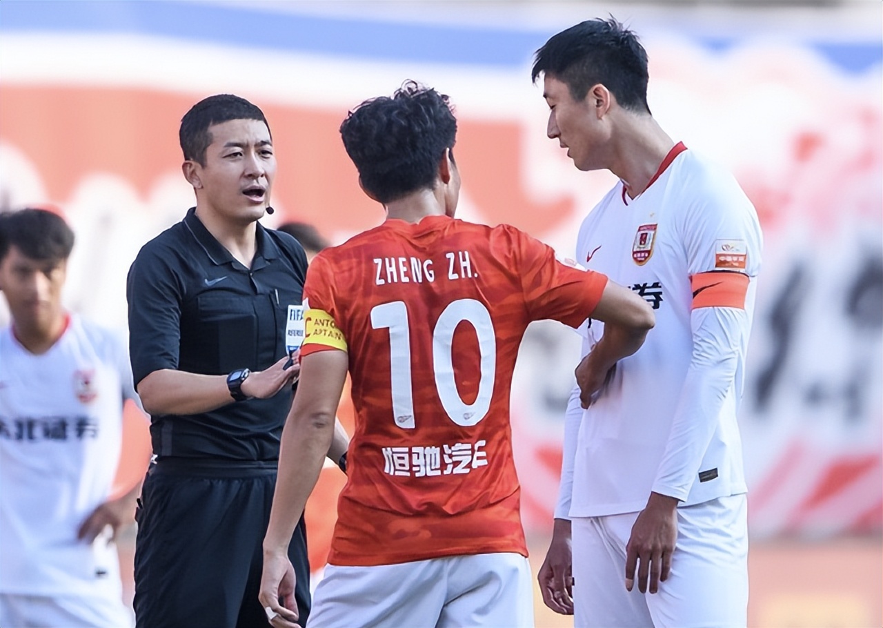 *药火**味十足！锁喉打脸上演*力暴**足球，津门虎和亚泰的梁子结下了