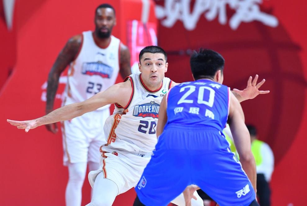 西热力江为何也当教练也当球员,西热力江怎么能又当球员又当教练