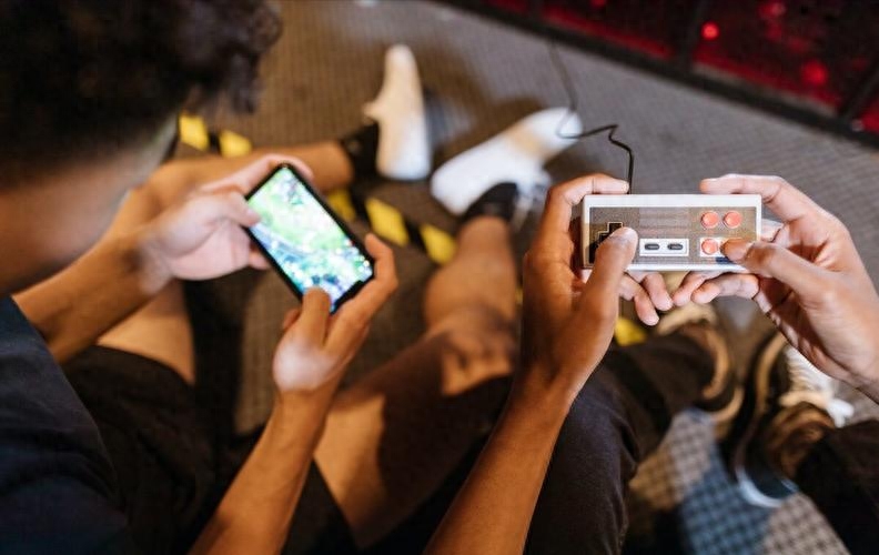 “奶头乐”出现在大学校园，不少大学生深陷其中，家长却浑然未知