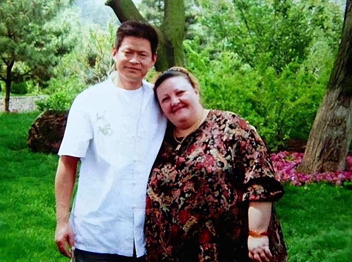 1996年，欧洲姑娘嫁山东小伙，养鸡致富，培养双胞胎女儿北影毕业