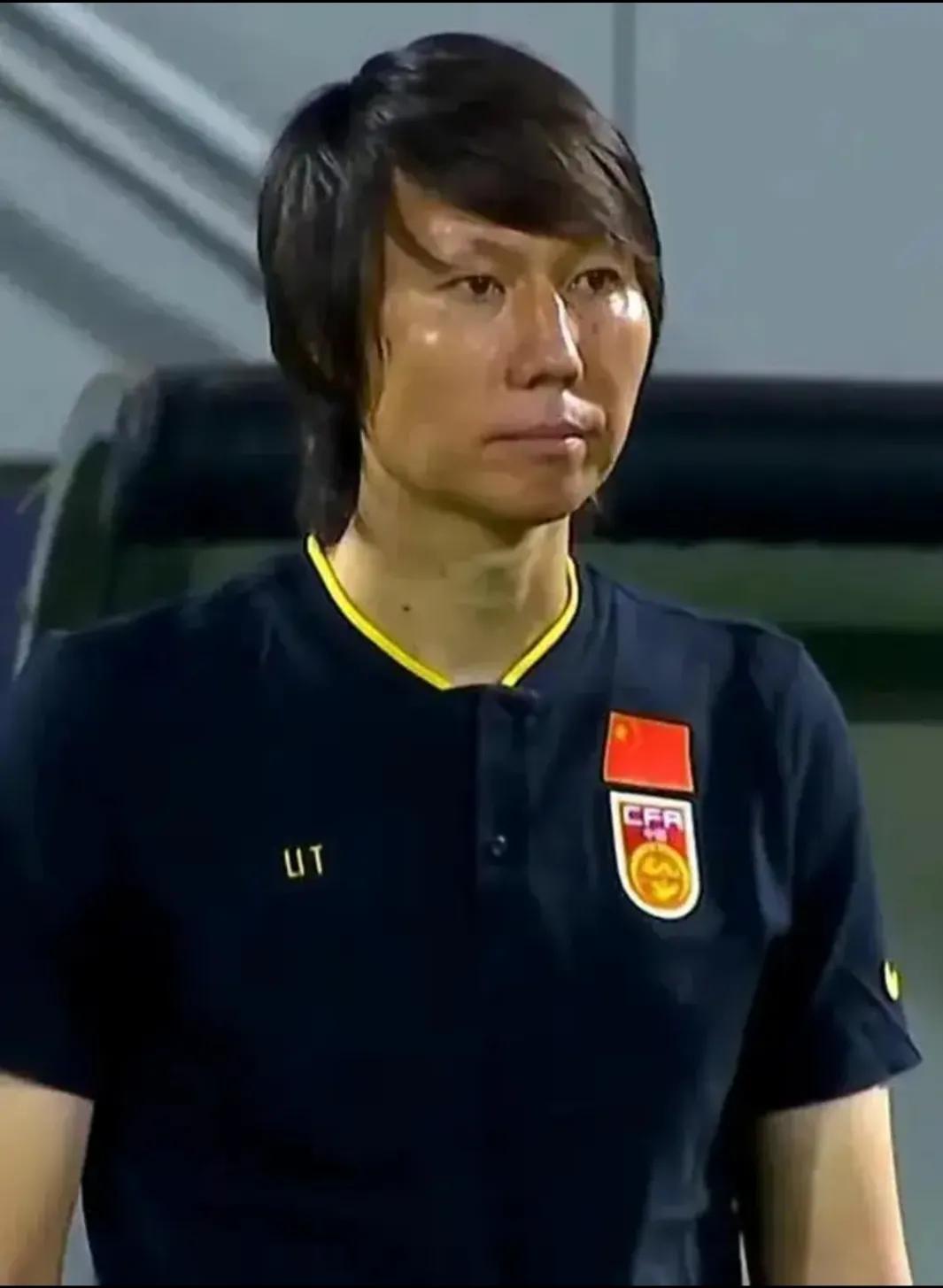 十四亿人怎么挑不出十一个人去踢球呢？网友：国足的水好深啊