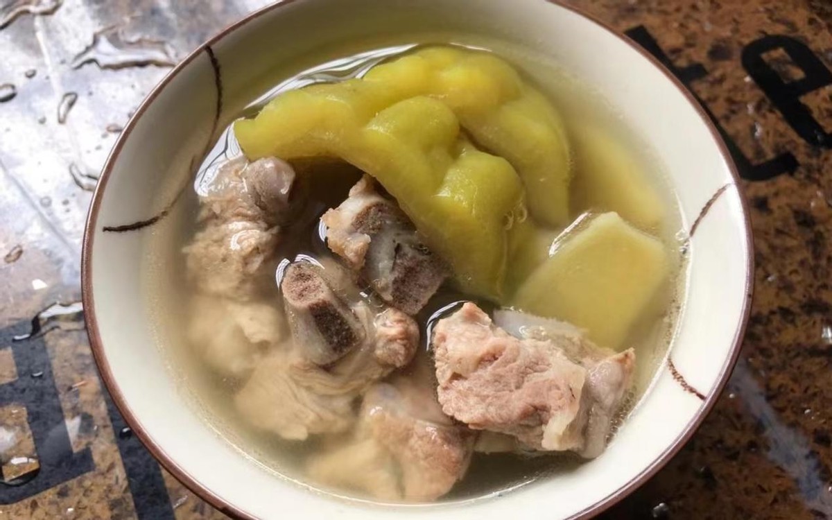 夏天炎热喝什么汤既营养又解暑呢,几款适合夏季喝的解暑养生汤