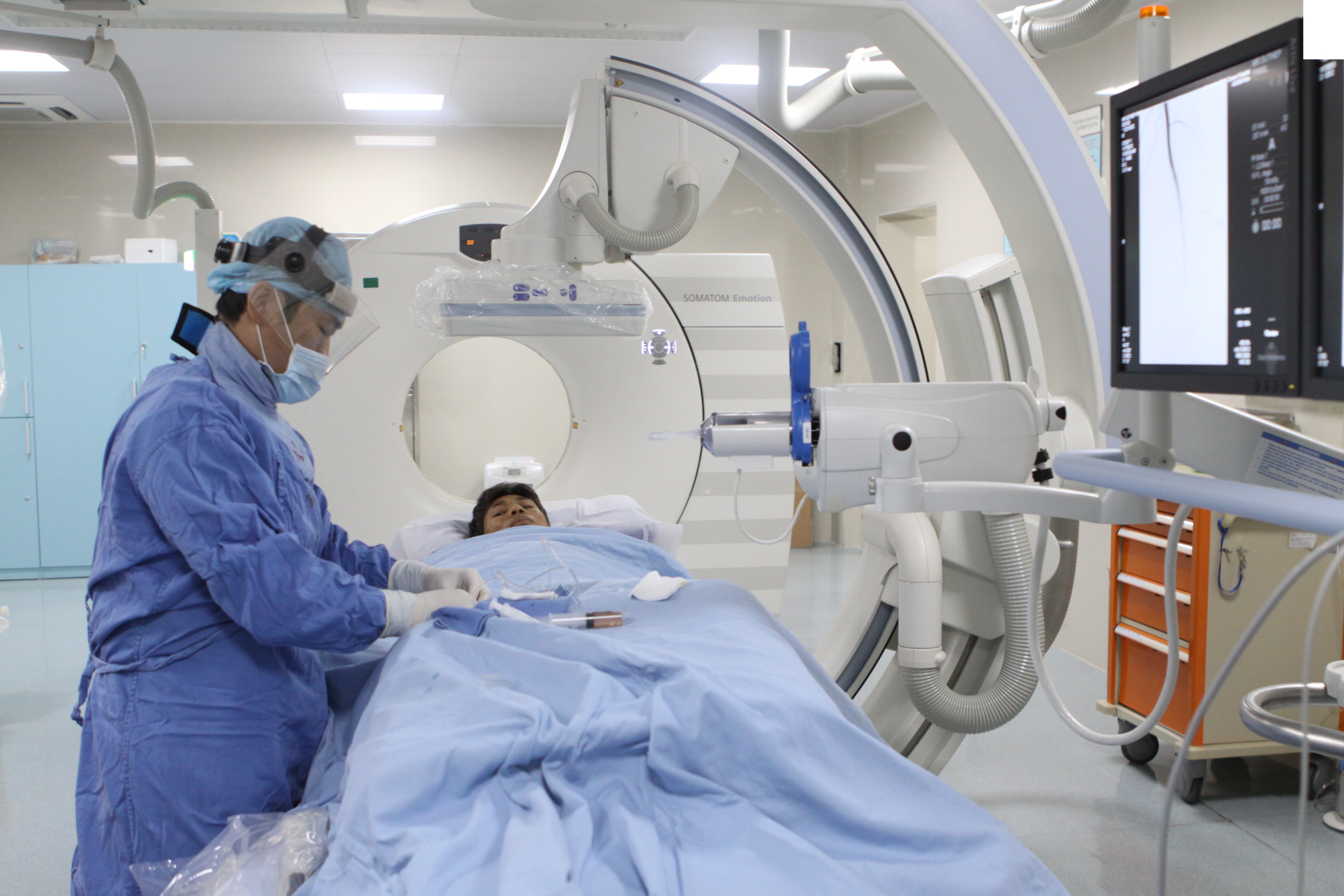 介入治疗原发性巨型肝癌有效吗,巨型肝癌介入加靶向药