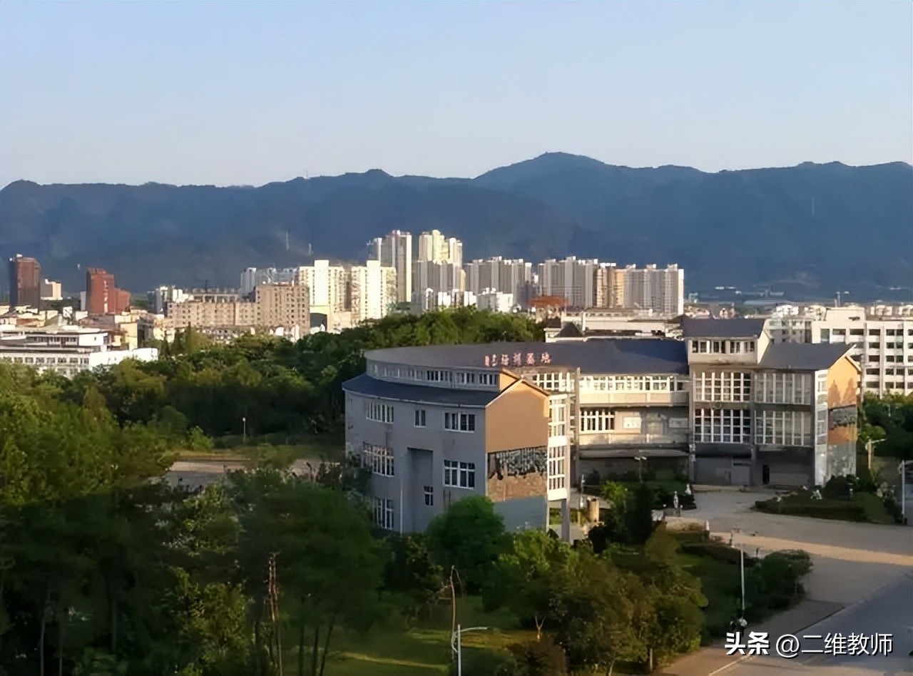 景德镇一本大学名单,景德镇陶瓷大学一本缩招