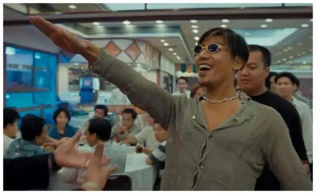 足球紧急开会,足球场上球员对话原声