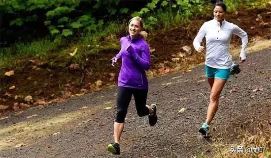 跑步小腿骨头中间疼痛是怎么回事,跑步小腿筋痛用不上力怎么办