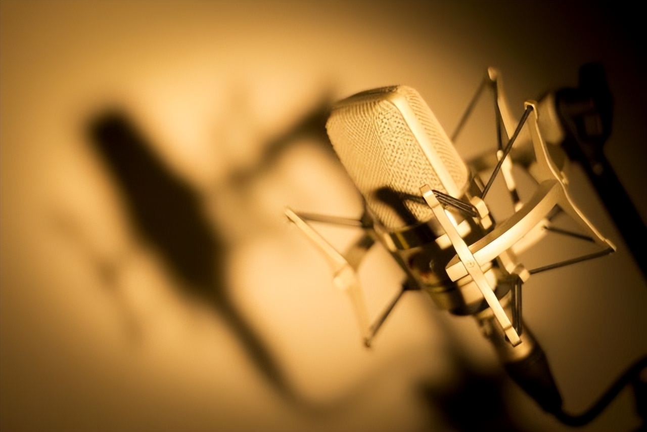 唱吧和全民k歌都开会员哪个好,全民k歌话筒和唱吧小巨蛋哪个好