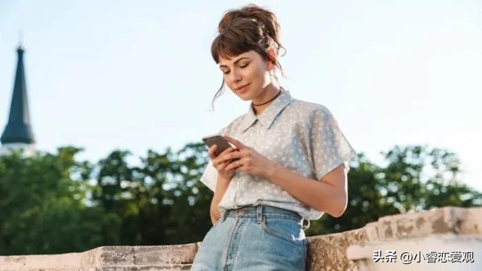 女生给你发哼怎么回,为什么女生总是喜欢说哼