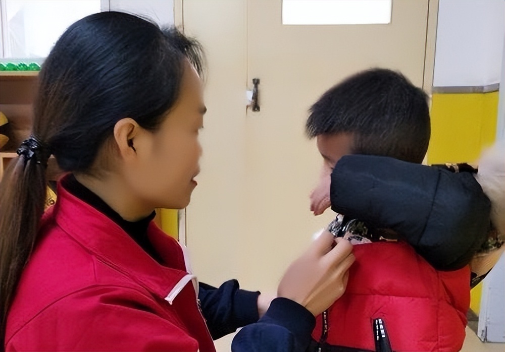 儿子遇校园霸凌，被群殴辱骂、掏*处私**，妈妈上演“反霸凌教科书”