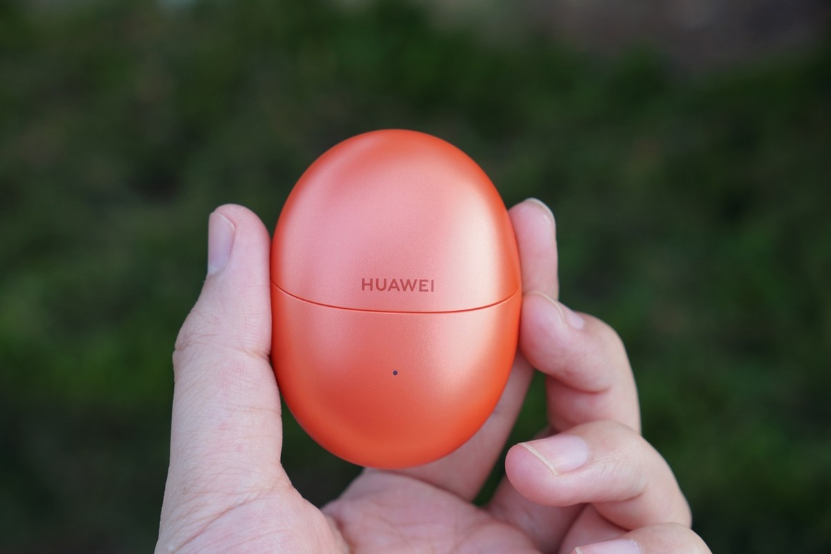 华为耳机freebuds5蓝色试戴效果,华为水滴耳机freebuds5值得买吗