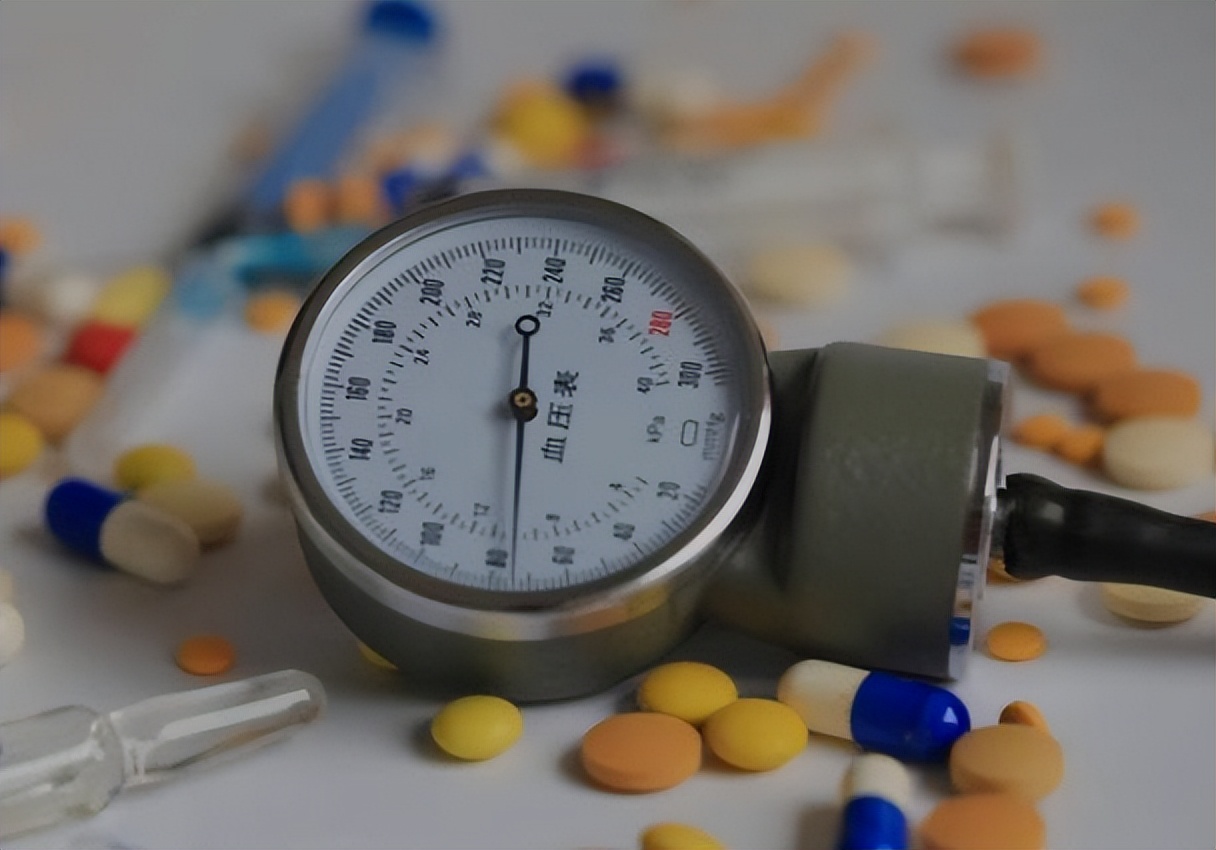 50岁突然高压150低压100严重吗,70岁高压160低压100算严重吗