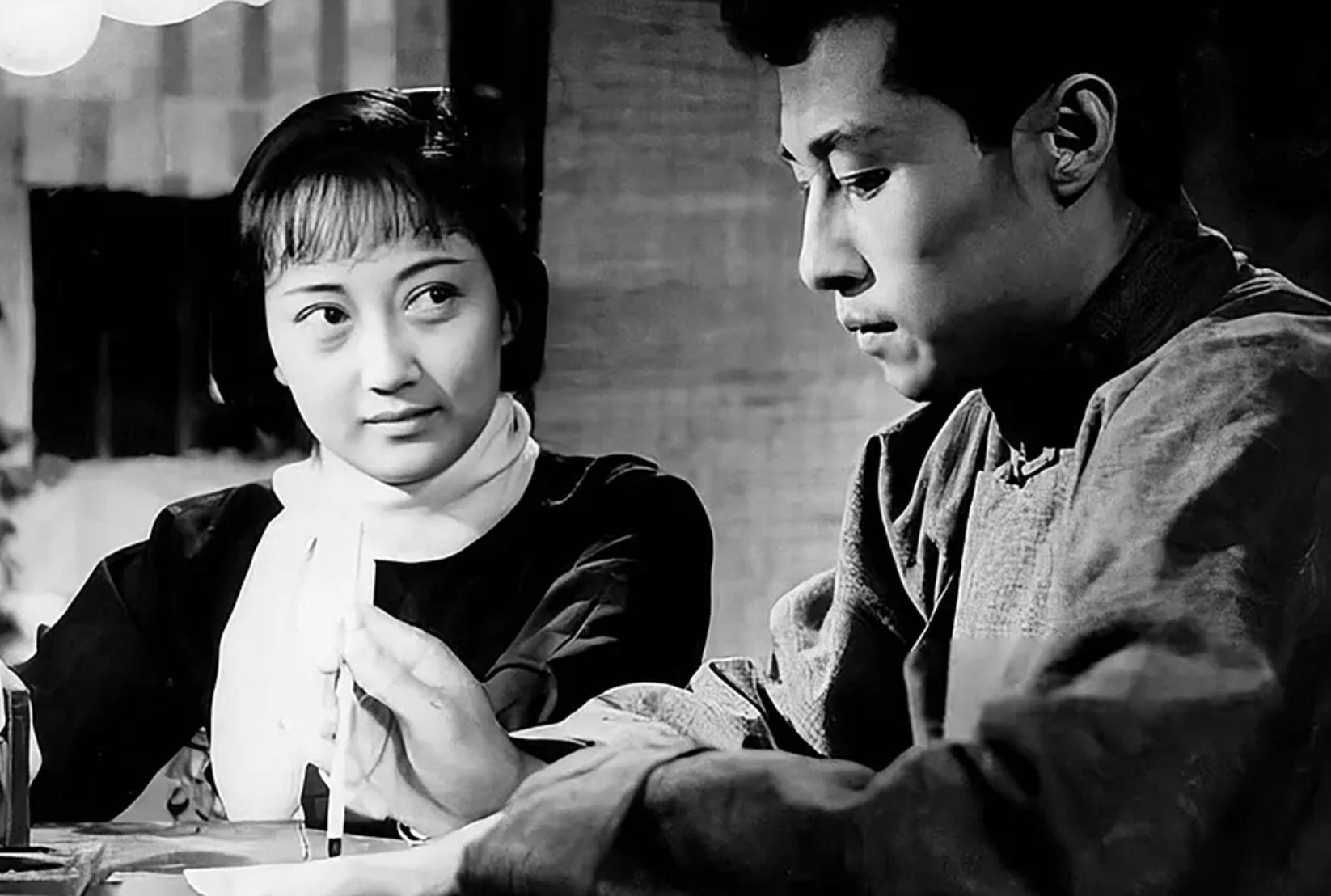 91岁电影演员王心刚近况,王心刚对妻子不离不弃