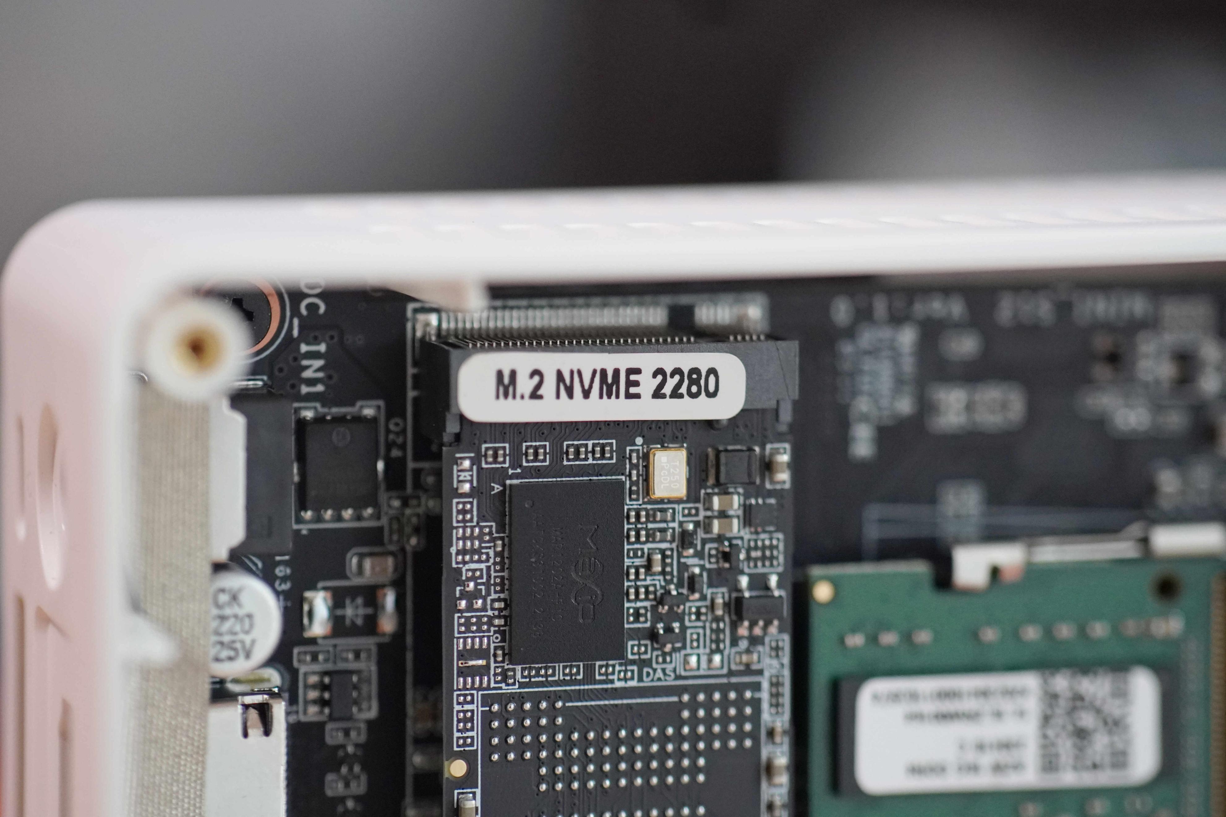 用一款超级小巧的零刻EQ12MINI打造桌面影音视频*放播**系统