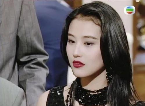 美女自有三分“龅”，不仅抗老而且显嫩，这7位女星都有轻微嘴凸