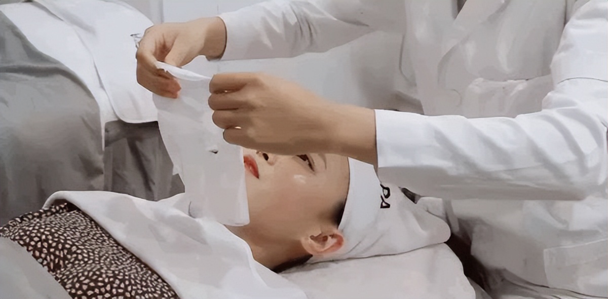 鼻子黑头感觉脏脏的,草莓黑头怎么去除最有效