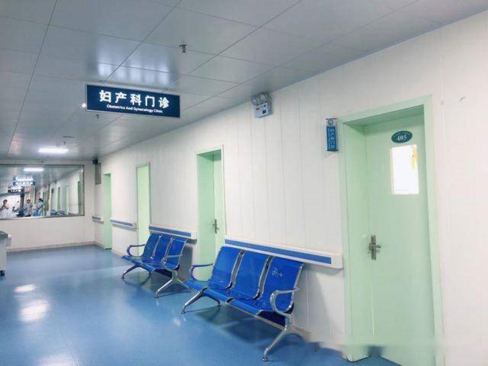 母亲冒生命危险把子宫移植给女儿,43岁妈妈将子宫移植给22岁女儿