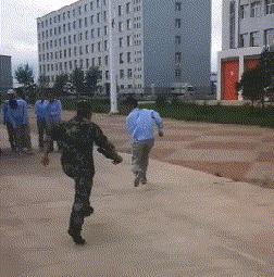 大爷你这是刚挖煤回来吗，另外你这车还挺个性的，这方向盘牛