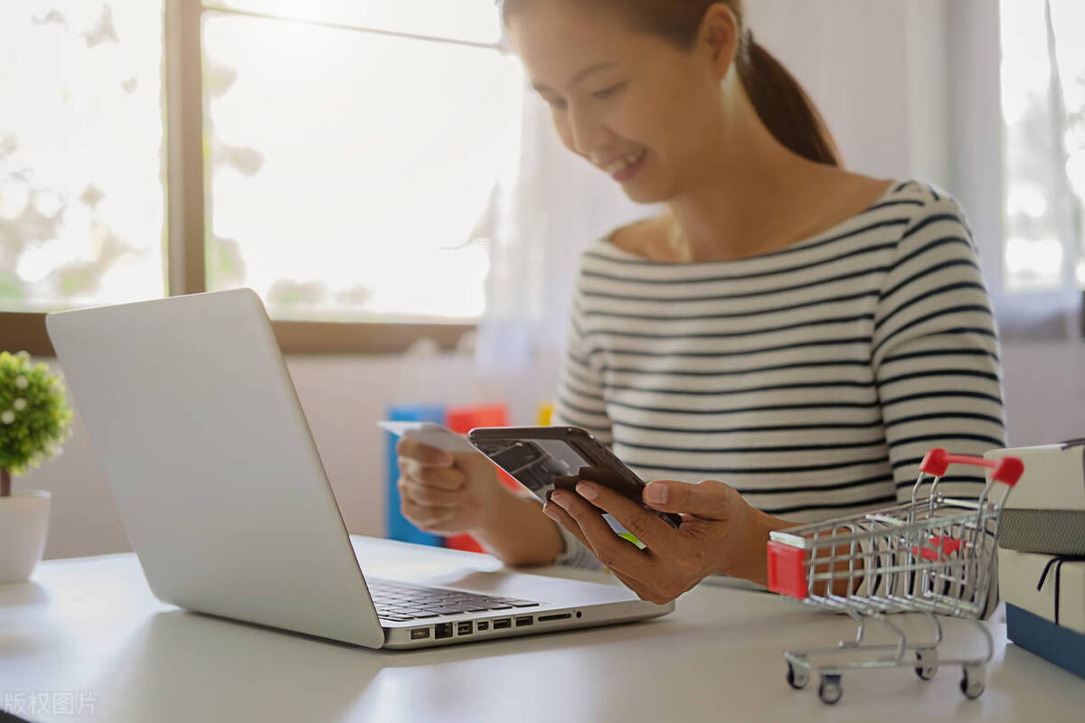 嗨聊跨境：什么是香港美国海外信用虚拟卡，看完就知道了