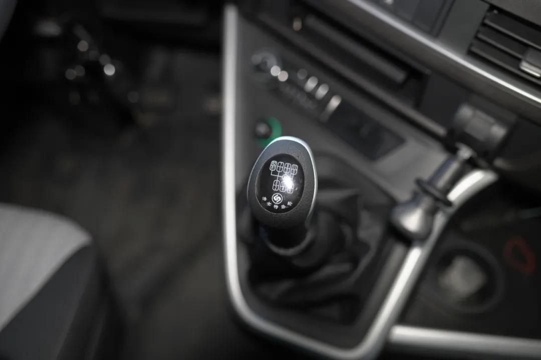 上汽红岩杰狮h6牵引车试驾报告,上汽红岩杰狮h6欧标版