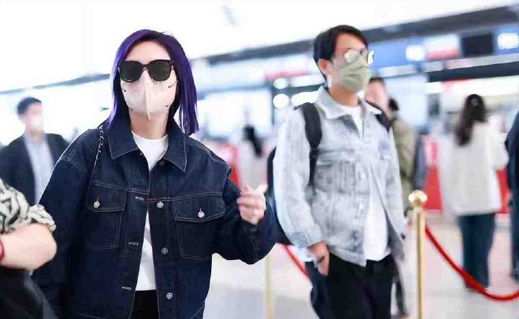 杨千嬅一家三口同框,杨千嬅与老公亮相活动两人很般配