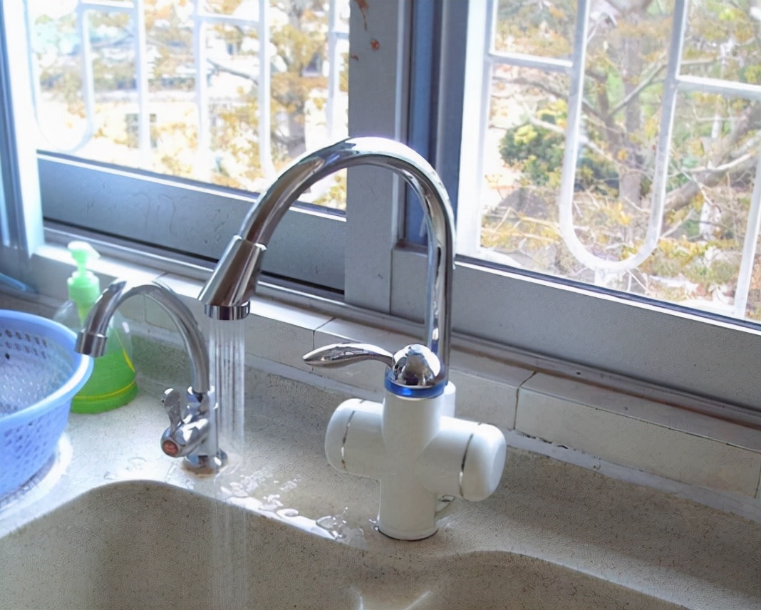 厨房电热水龙头跟小厨宝哪个好用,厨房用电热水龙头好还是小厨宝好