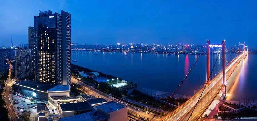 武汉世茂希尔顿酒店房间优惠,武汉希尔顿酒店推荐