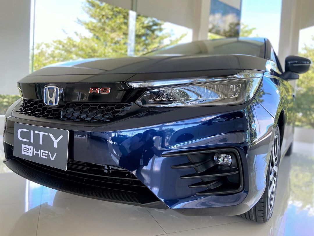 对标大众桑塔纳！落地8万！2023版本田city亮相！1.5L+CVT，犀利