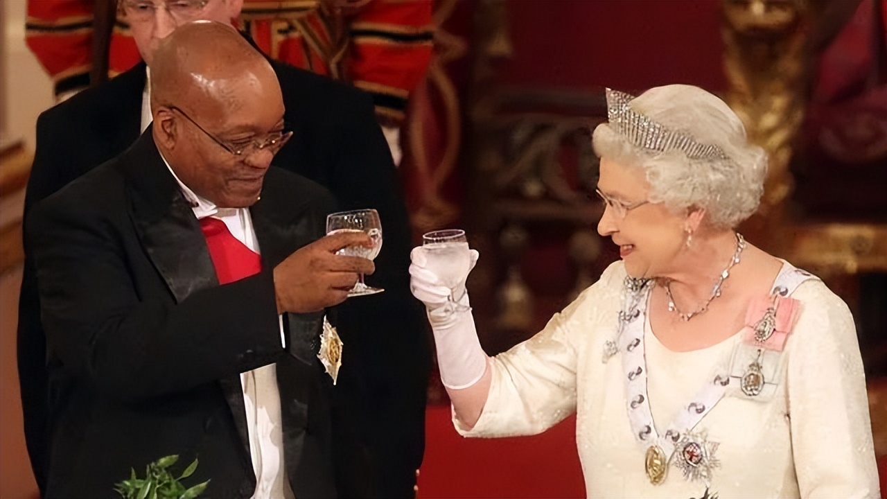 英女王百年的酒窖,英国女王文物