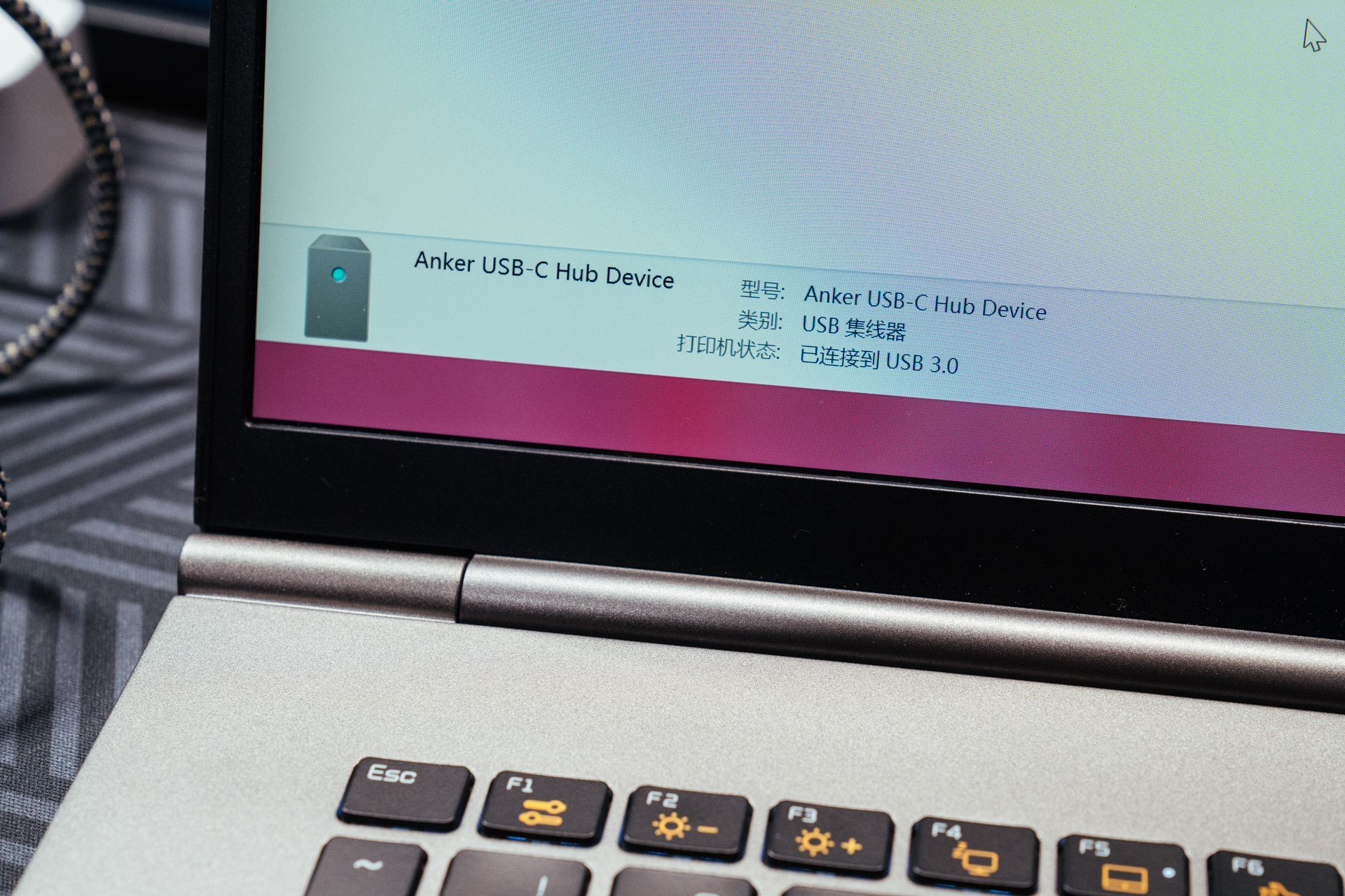 自己办公桌面布置,最简单的办公室桌面布置图