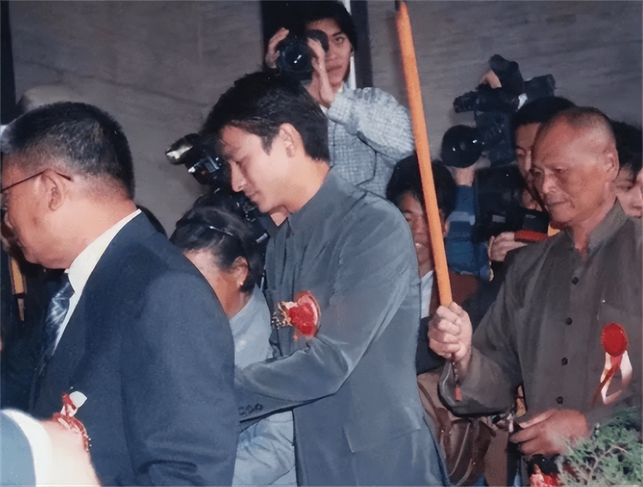 揭秘天王巨星刘德华,刘德华天王巨星之路