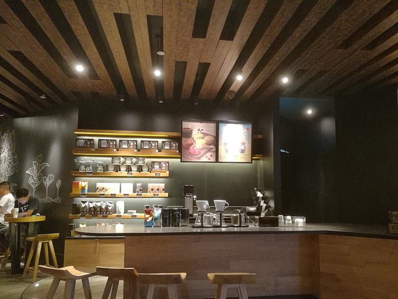 电子怀旧之旅（23）-“花漾”背板的先驱者-华为荣耀8