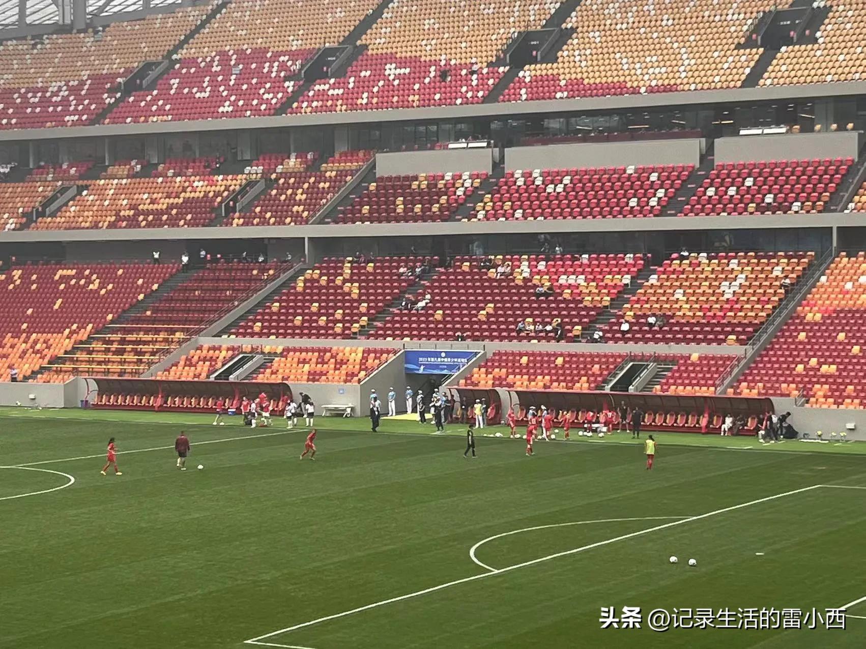 足球之夜重庆龙兴足球场,重庆龙兴足球场