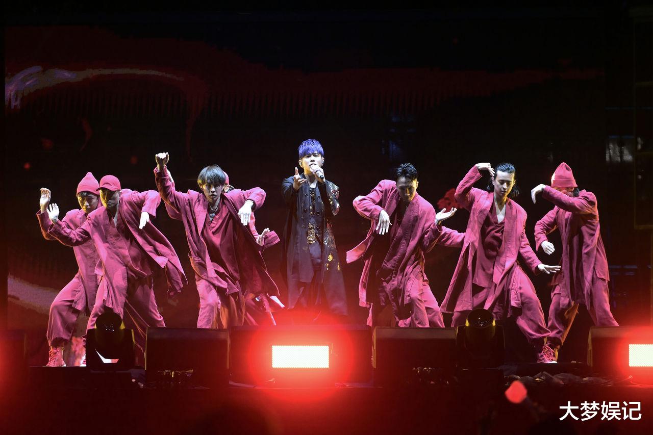 周杰伦演唱会港星送英文花篮,周杰伦香港演唱会最大嘉宾助阵