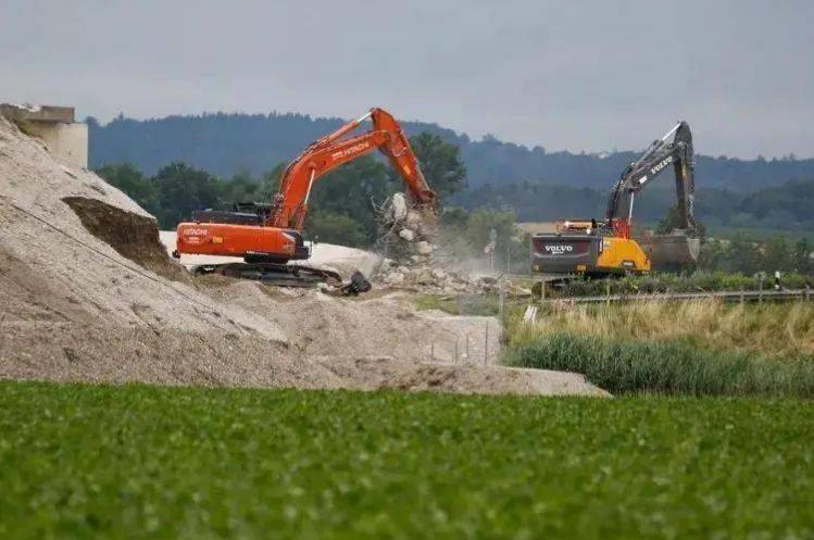 最新土地法关于承包的规定,什么样的土地承包法有效