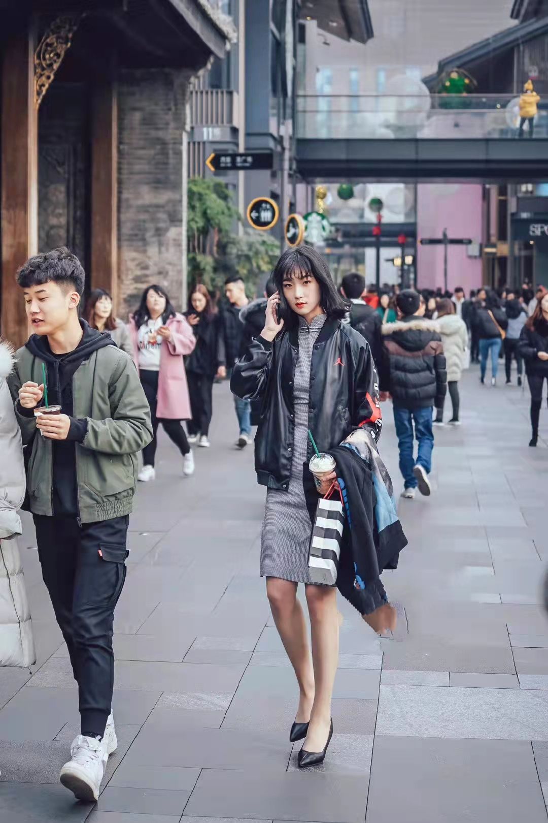 春季飞行服搭配什么裤子,比较火的飞行服款式