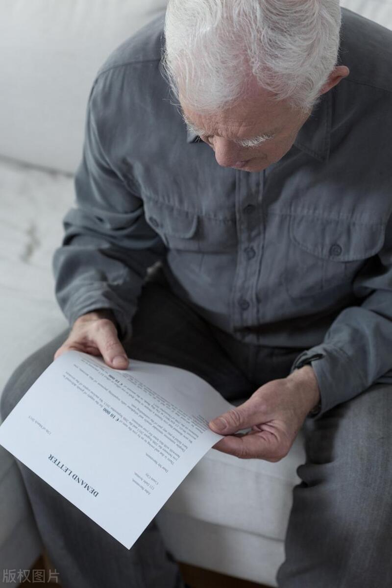 老秦被谁惹生气了,老秦喝酒发飙