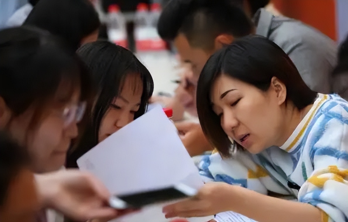 本科院校的专科专业是高职吗,专科院校与本科的专科专业的区别