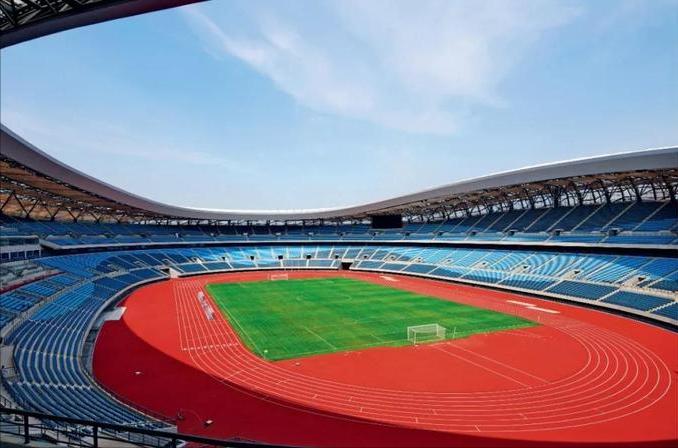 最大的体育场能容纳多少人,中国最大的10个体育场