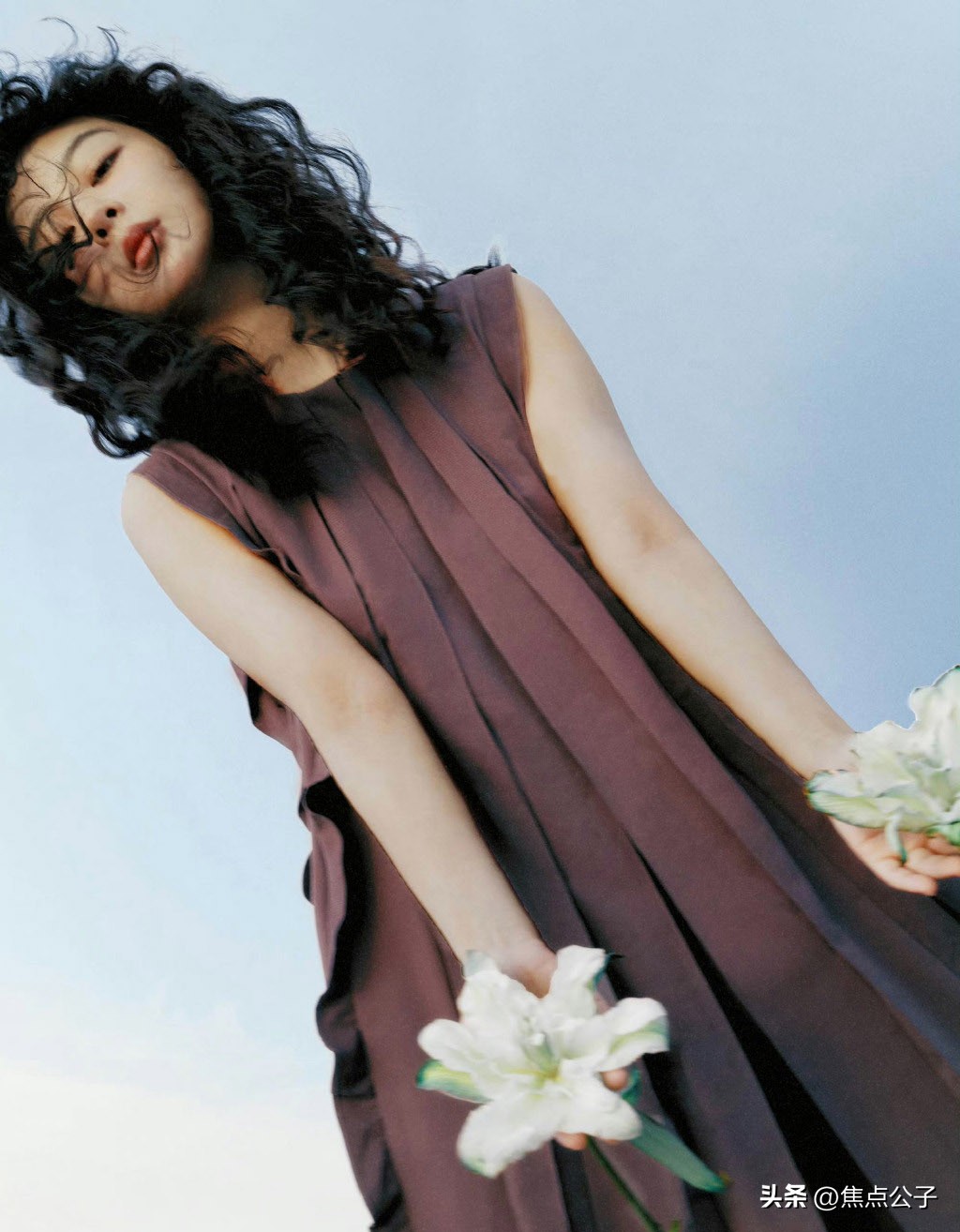 杨紫最新杂志表现,杨紫现在的时尚资源