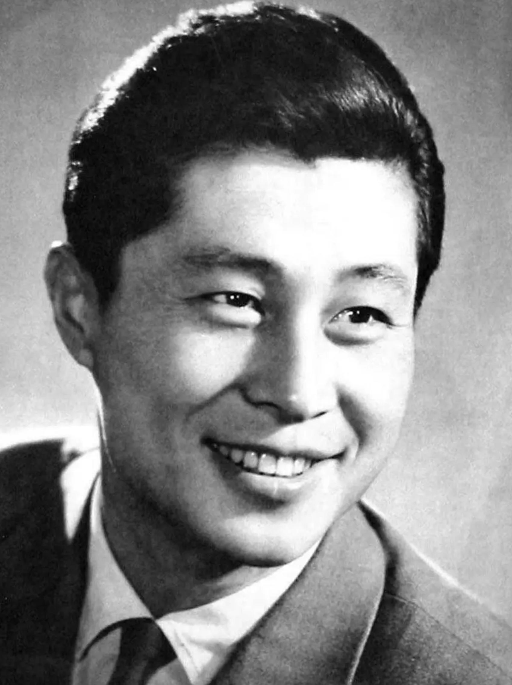 91岁电影演员王心刚近况,王心刚对妻子不离不弃