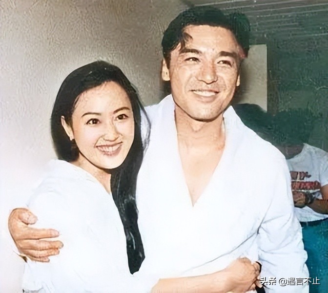 因拜物引前夫嫌弃，矢志不渝“买买买”的她，杀出了一条玫瑰路