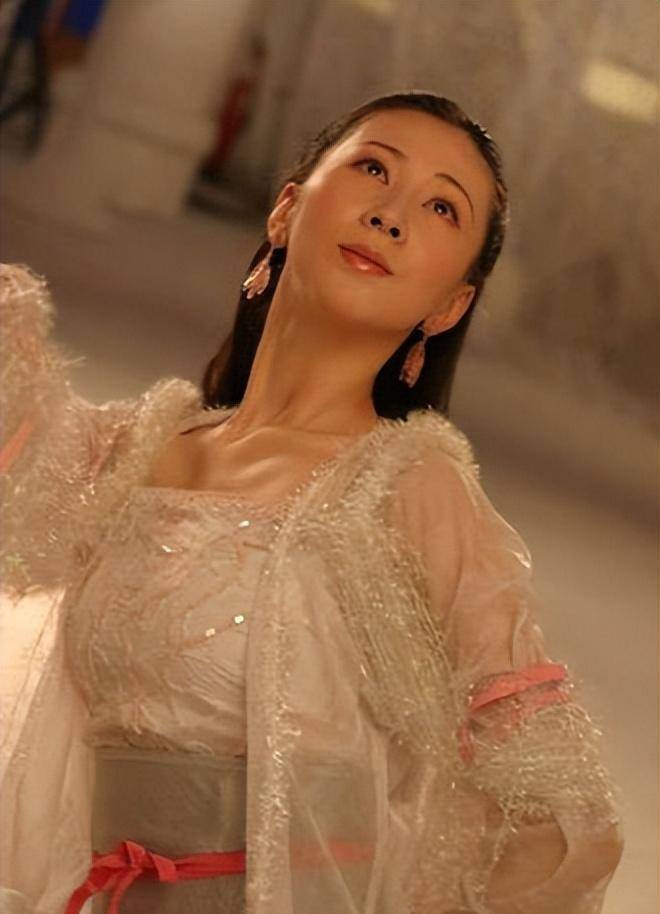 中国第一“裸模”汤加丽：走红后丈夫提出离婚，父亲骂她丢脸！