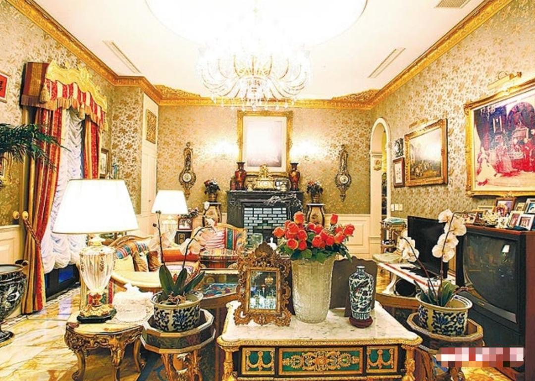 恋人妻、追青霞、混黑道、建豪宅，“武侠片之父”的江湖往事……