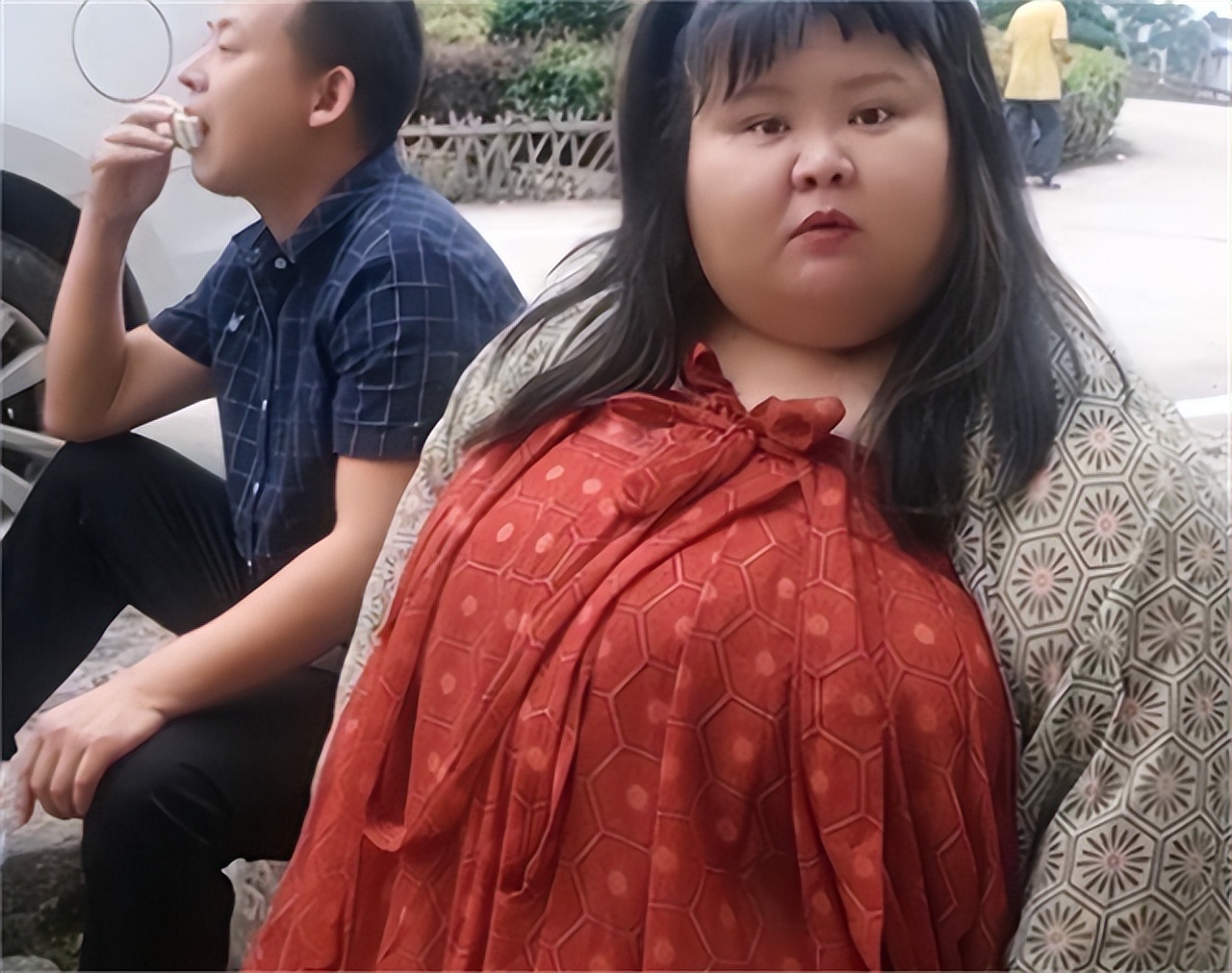结婚3年校花被丈夫喂胖到332斤,当年校花被丈夫养胖三百多斤