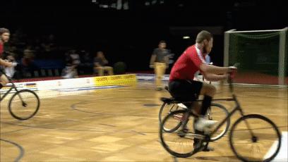 梅西足球比赛中最尴尬的场面,梅西来了都甘拜下风