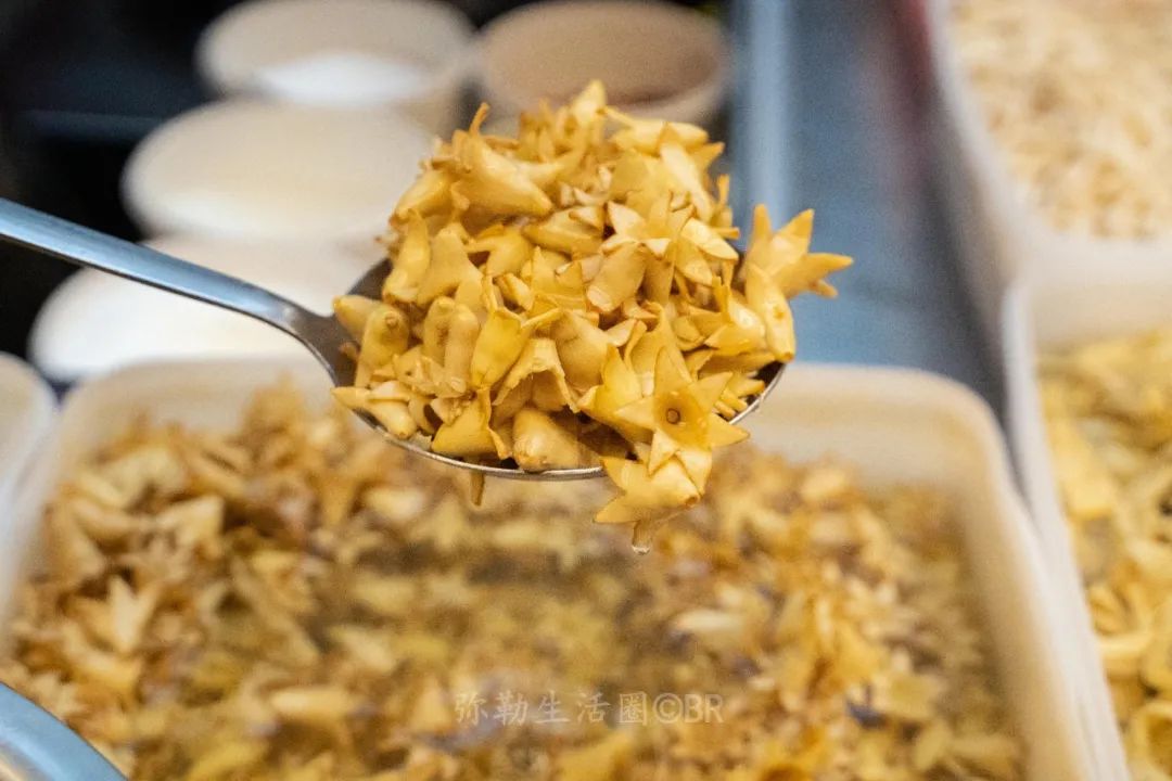 红河州有个“凉菜西施”，4㎡的小摊火了15年，一个月能卖10吨菜