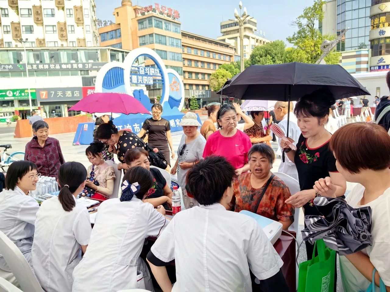 中华慈善日江油市第三人民医院开展“正心”工程宣传活动