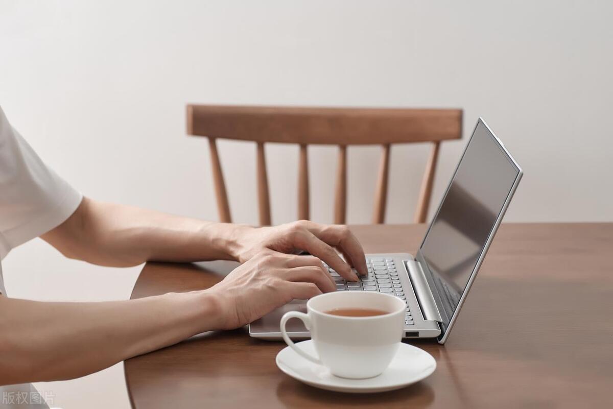 笔记本电脑怎么设置锁屏不断网,笔记本电脑怎么设置锁屏背景