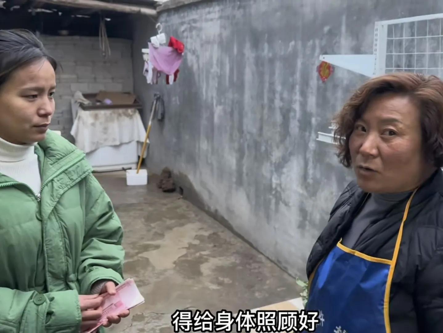 李佳亲妈婆家妈反差太大！一个给1000元让多吃肉，一个伸手要200