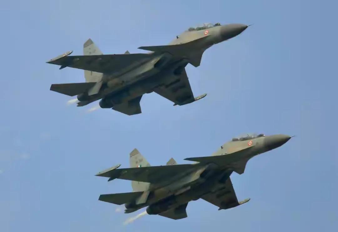 石油结算用美元为什么对美国有利,石油贸易用人民币结算